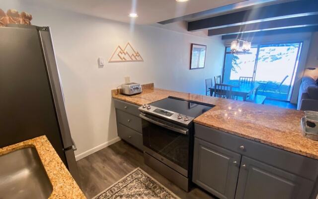 #001 Vail International