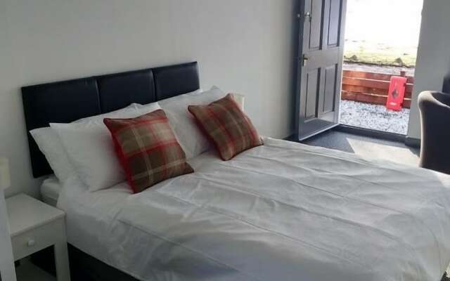 Altnacealgach Motel