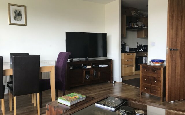Lovely Spacious 2 Bedroom Family Flat