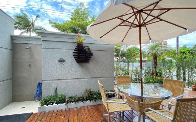 Aconchegante apartamento térreo na Praia de Mariscal