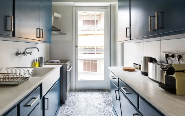 UPSTREET Acropolis Core Bright Modern Apt