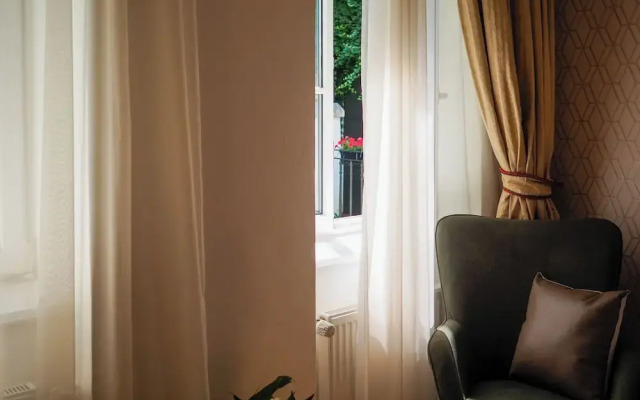 Hotel 16 & Apartments Prague City Living