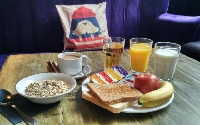 The Walrus Bar and Hostel