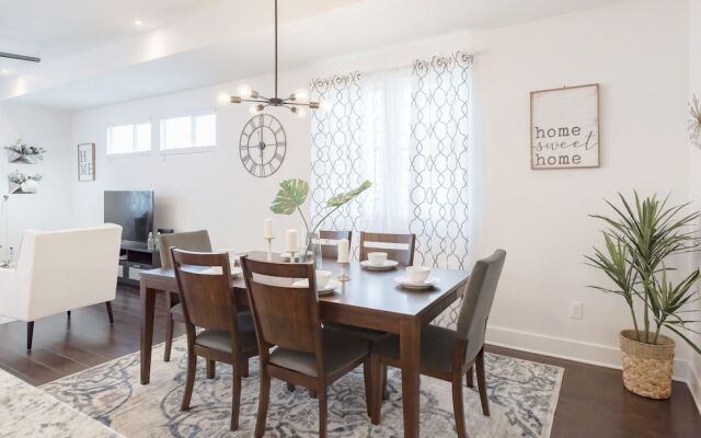 Sanitized Newly Designed Super Chic Indy Home Near Fountain Square!