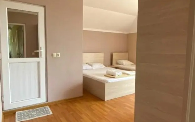 Guest House Lazuri