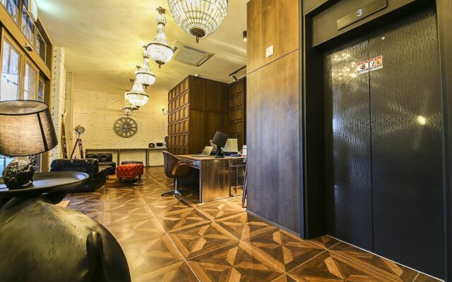 Lerocherrouge Hotel