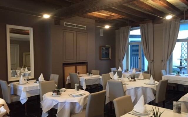 Martin's Relais