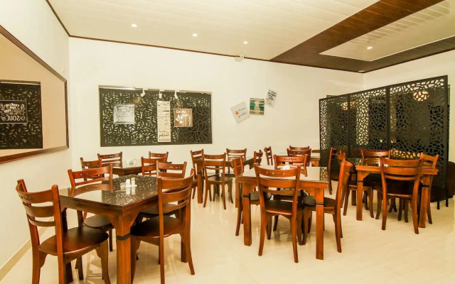 OYO 124 Clove Transit Hotel