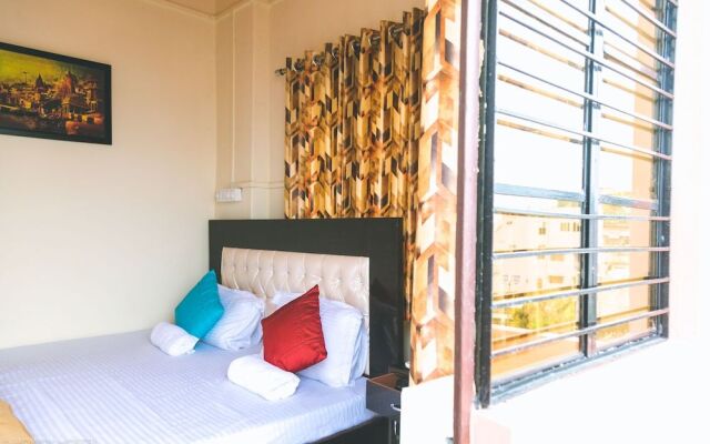 On The Ghat By Howdy Hostels