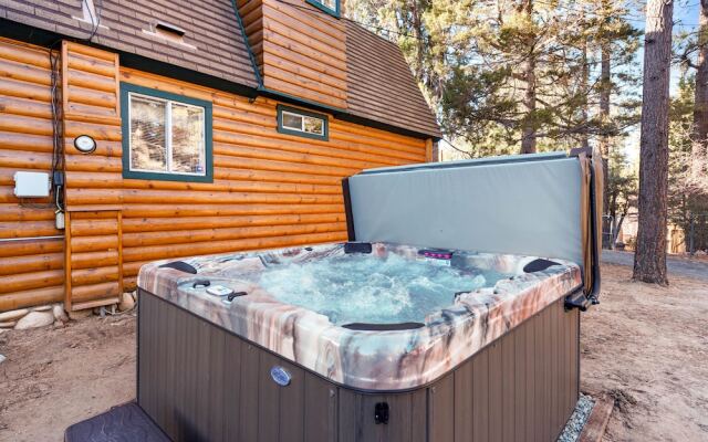 The Hideaway - Enchanting Custom Log-style Home Nestled High In The Pines! Great Room Features! 2 Bedroom Cabin