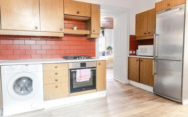 Perfectly situated 2BR Apt. - ideal for Longstays