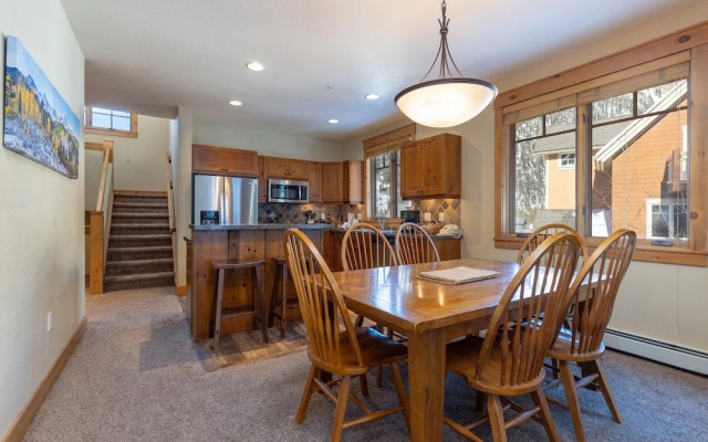 6533 Settlers Creek 3 Bedroom Townhouse by RedAwning