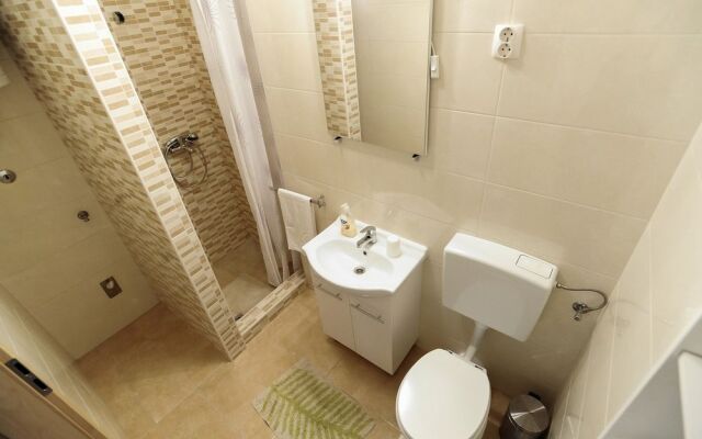 Feel Center Apartments.