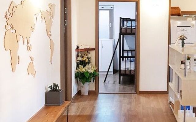 Guesthouse Enoch - Hostel