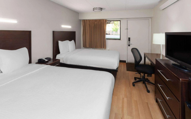 Travelodge by Wyndham Peoria