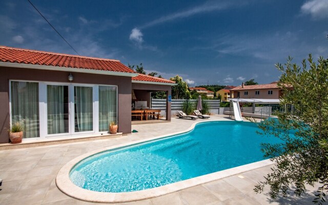 Five bedroom villa Emily with pool