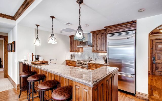 Vail Mountain Lodging by East West Hospitality