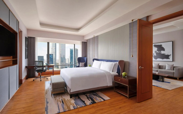 The Ritz-Carlton Jakarta, Mega Kuningan