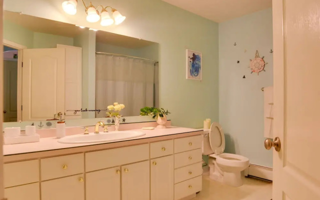 Oceanfront Kenai Villa w/ Fireplace & Deck