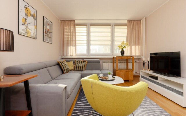 Saska Kępa Apartment by Renters