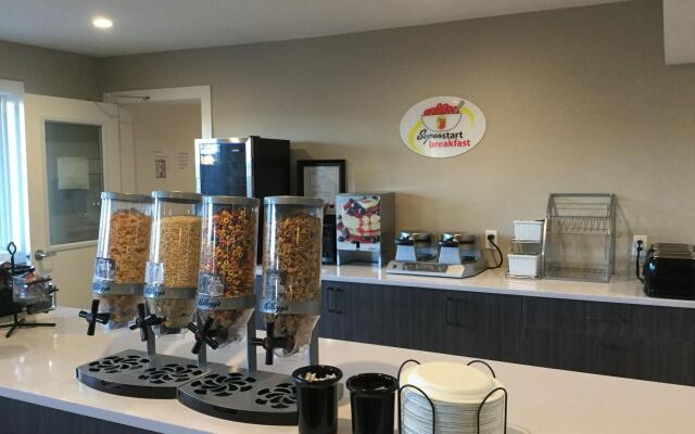 Super 8 by Wyndham Courtenay