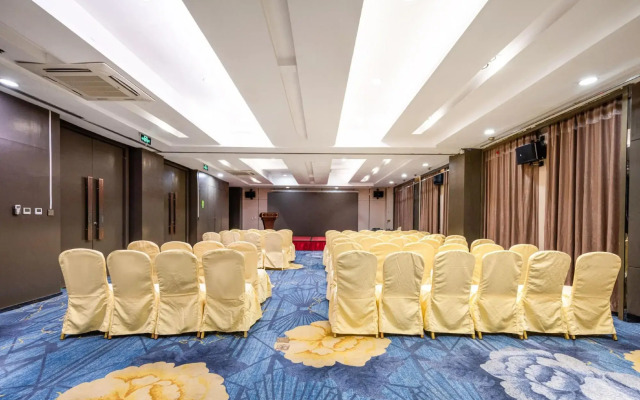 Xingtai conifer fern Hotel