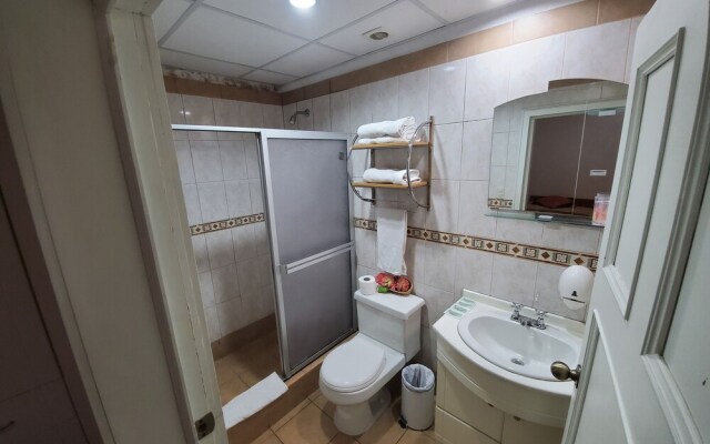 Mariscal Inn & Suites