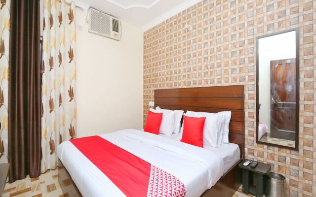OYO 13700 Hotel Star Palace