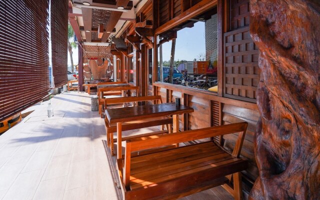 Fins Hotel by OYO Rooms