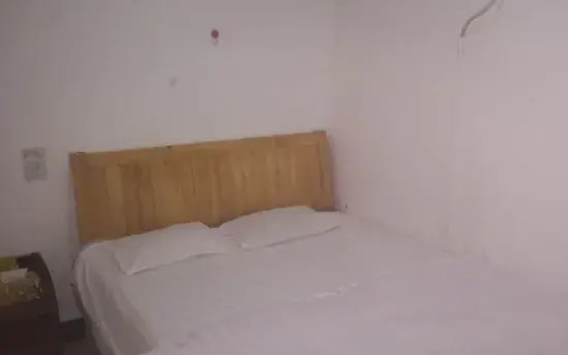 Pinghu fang yi hotel