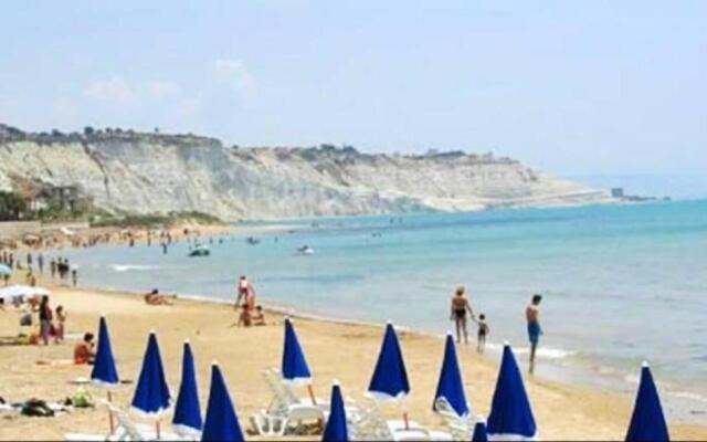 2 bedrooms appartement with enclosed garden and wifi at Realmonte