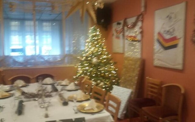 Falcon Hotel - Guest house