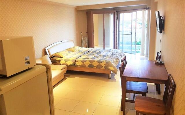 Jomtien Beach Condo - Studio Close to the Beach