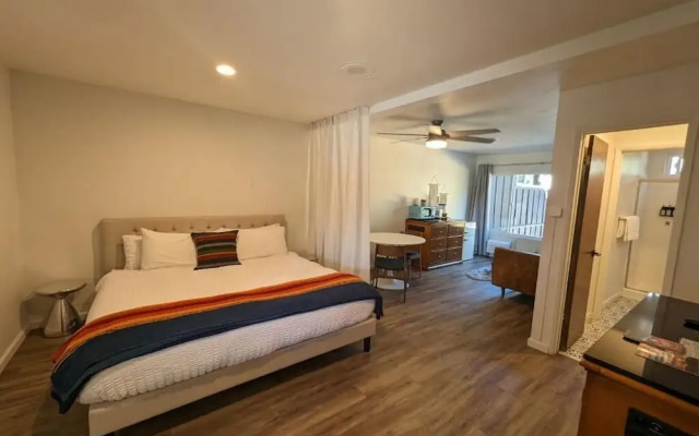 Sierra Blue Hotel & Swim Club