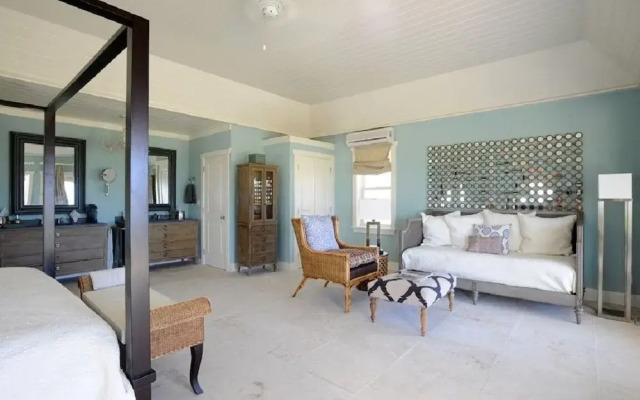 Secluded Paradise: Grand Estate With Kayaks And Snorkeling