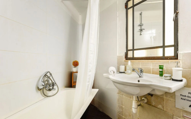 Modern-Rustic Haven in the City by Sea N Rent