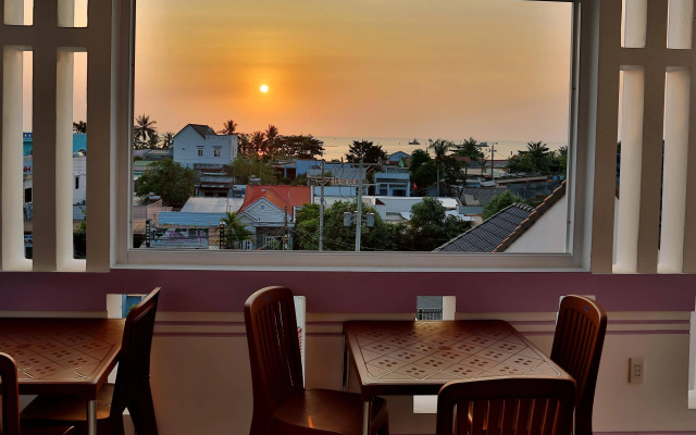 Halona Hotel