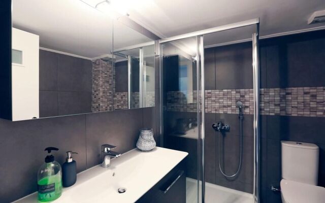 Cosy & Bright 2 Bedroom Apartment in Koukaki