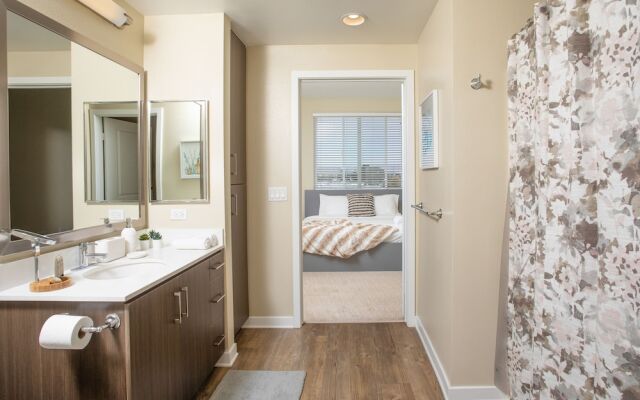 Irvine Deluxe Design Suites by A