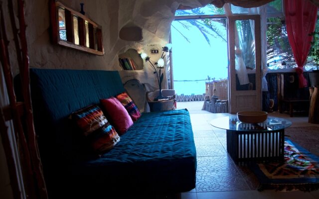 The Cozy Beach Cave
