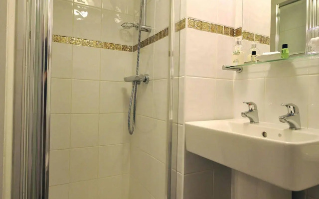 St John's Lodge (incl off-site health club)