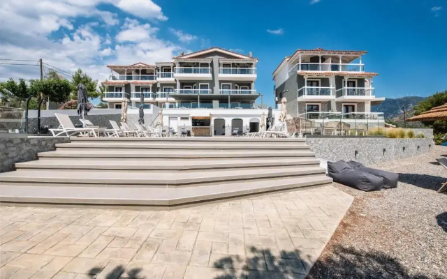 Trizonia Bay Hotel