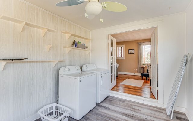 Charming Smithfield House: Walk to Downtown!