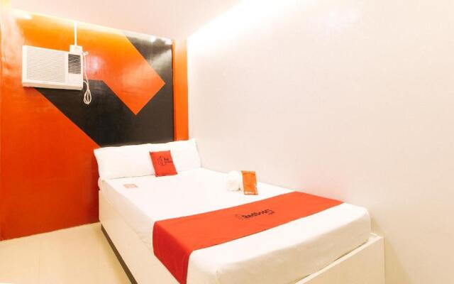 RedDoorz @ Walk Inn Hotel