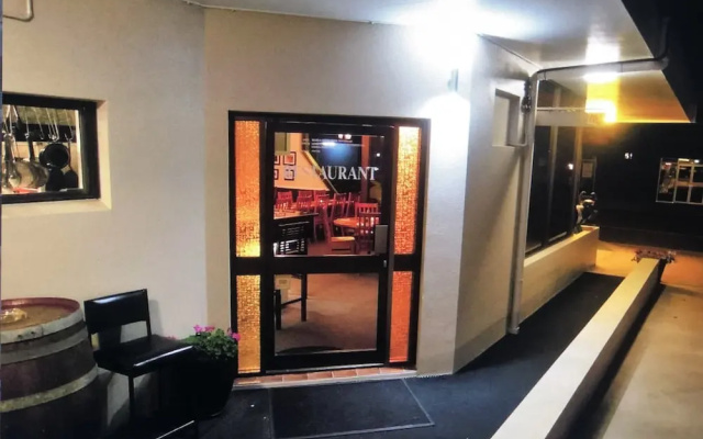Biloela Centre Motel & Grevillea Steakhouse & Bar