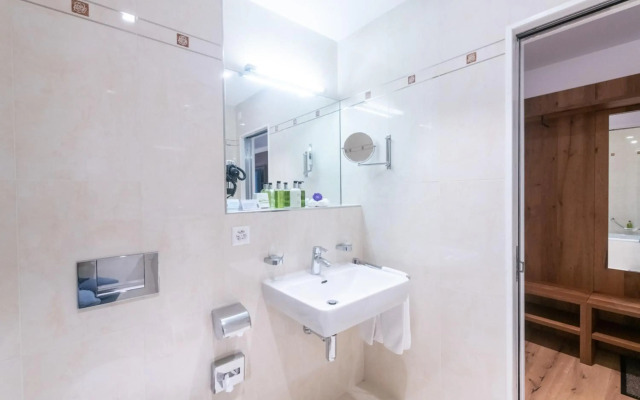 Hotel Lenzerhorn – Alpine Stay, Spa & Savour