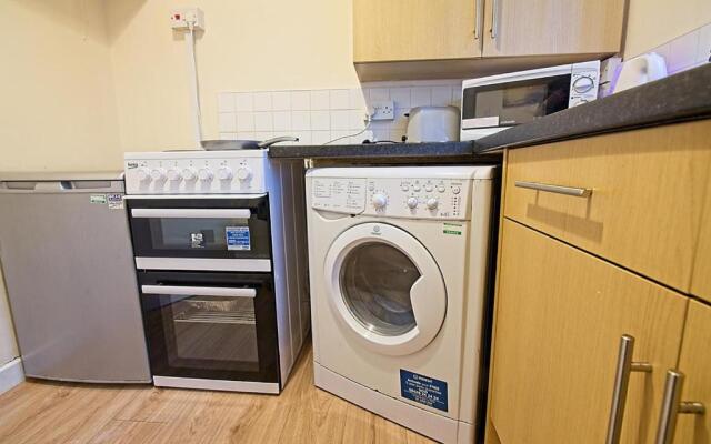 Stylish Five Star Rated Apartment