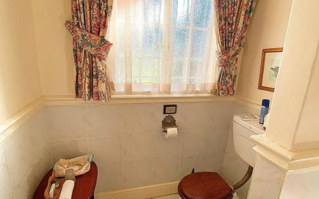 Sherwood's Country House