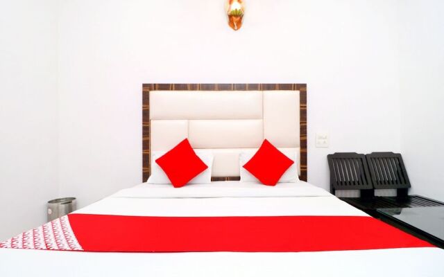 Oyo 43845 Hotel Red Velvet Inn