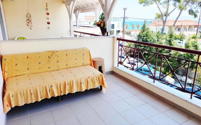 Sea View Maisonette in Chanioti, 40m from the Beach